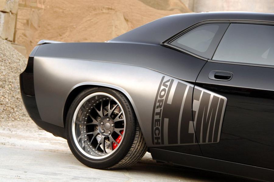  Dodge Challenger Widebody Classic Design Concepts 2009 года  (фото 2 из 34)